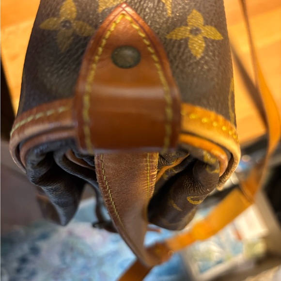 Louis Vuitton Monogram Saumur 35 - Picture 4 of 11